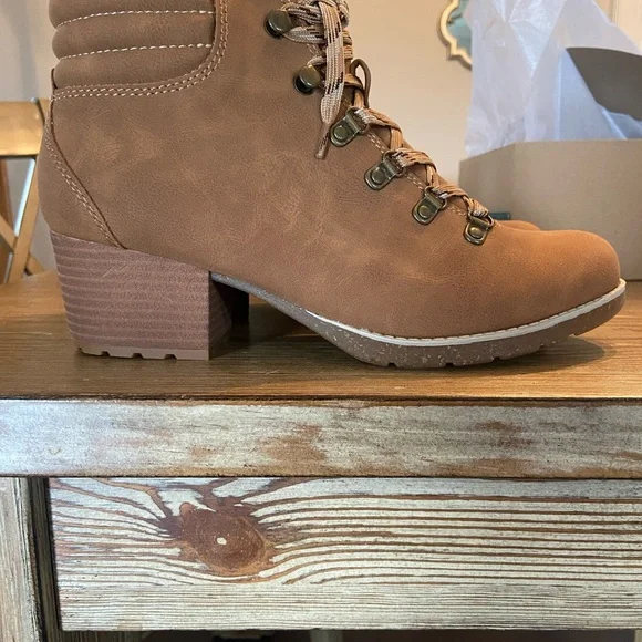 BOC Women’s Alder Round Toe Block Heel Lace-Up Booties  Size 8! Brand new!! - Picture 7 of 8